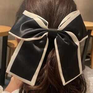 Alo Yoga Bow Hair Tie Scrunchie Love Knot Black and White